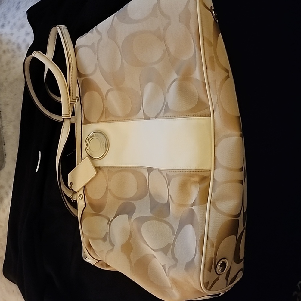 COACH Carryall Cream Kisslock - Picture 2 of 8